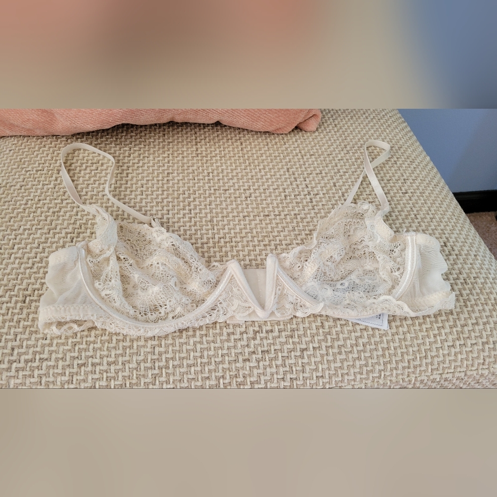 Delicate Lace Underwire Bra Set